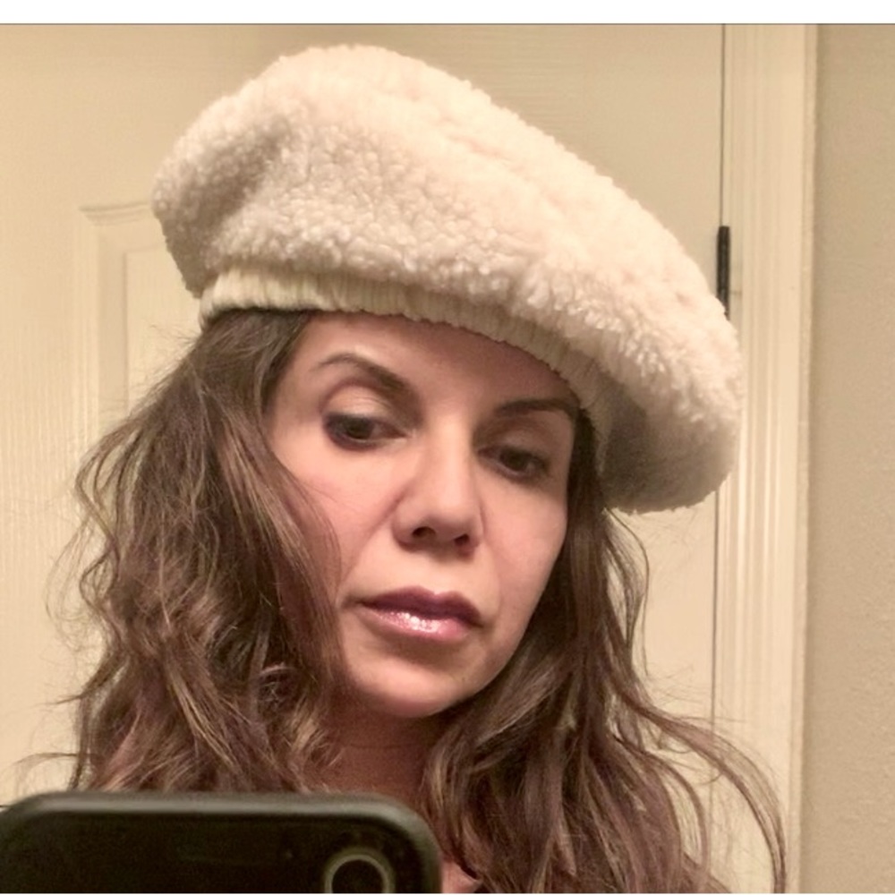 EUC Womens Sherpa winter white cream BERET Hat.  One Size/ OS 🇫🇷 Frenchie